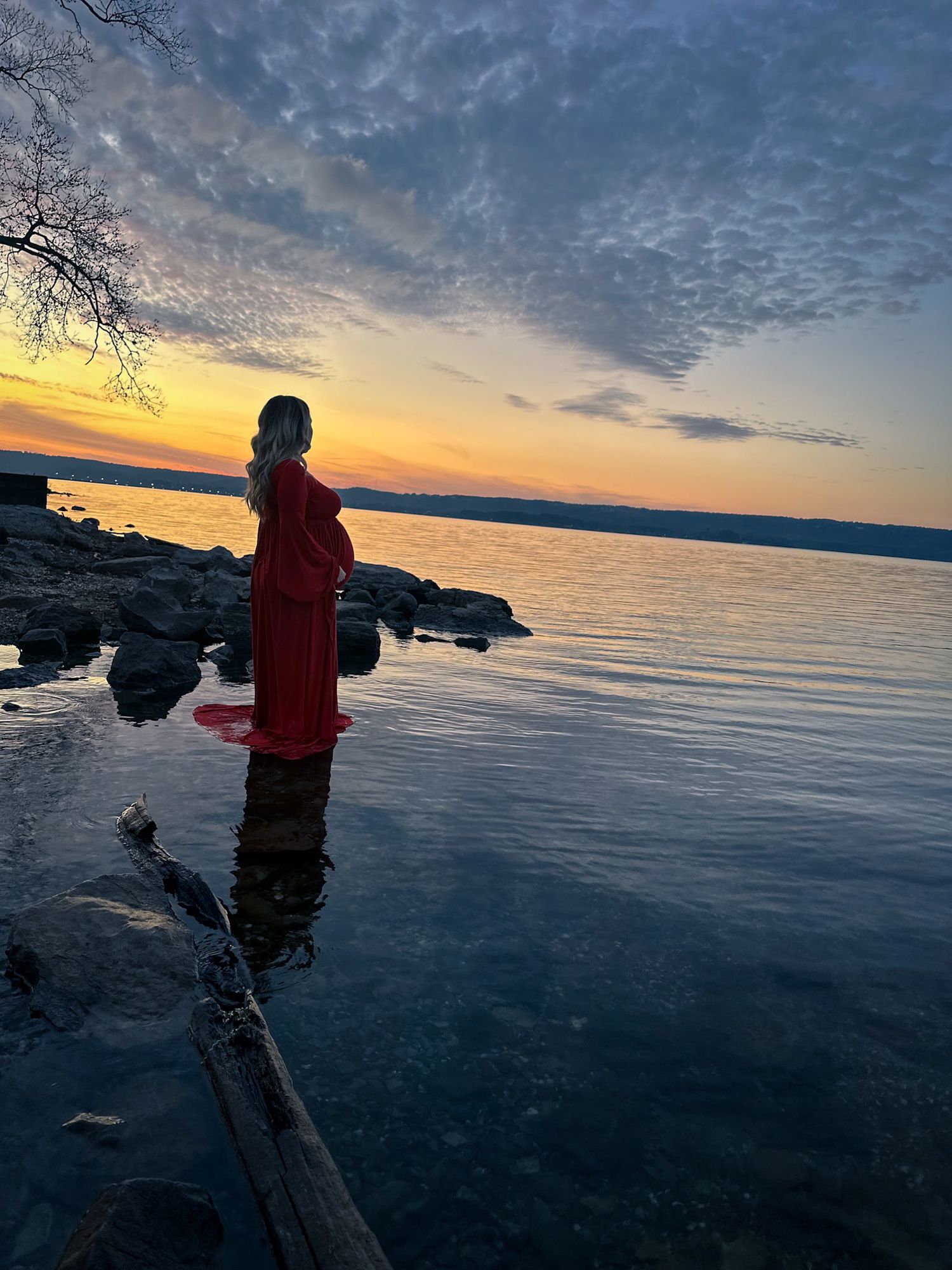 Creative maternity photography at twilight