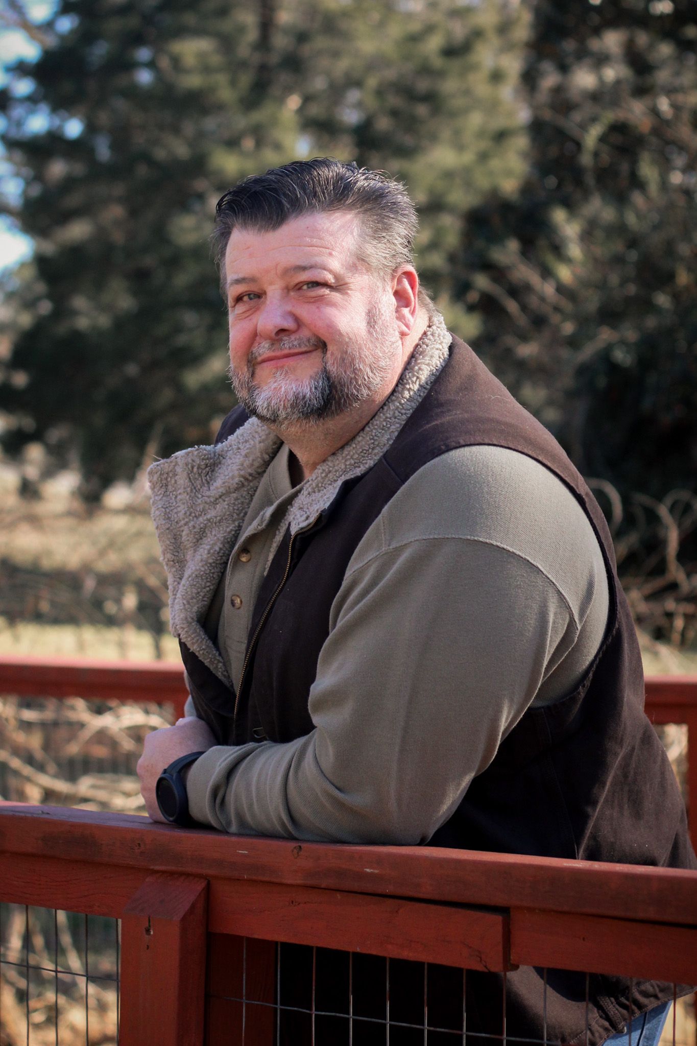 Portrait session in wooded setting with natural light